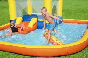 водный центр Beach Bounce Bestway 53381 с горкой и фонтанами 